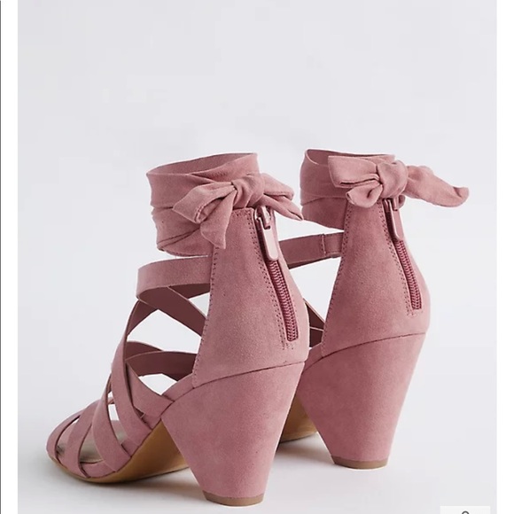 STRAPPY CONE HEEL - FAUX SUEDE ROSE - Picture 2 of 4